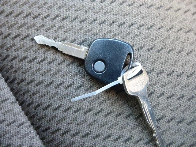 NV100クリッパーバン DX GLセーフティパッケージ ダッシュ4AT キーレスキー ハイルーフ 電動格納ミラー エマージェンシーブレーキ バックソナー 車線逸脱警報 社外ナビ AM/FMチューナー 前後ドライブレコーダー(15枚目)