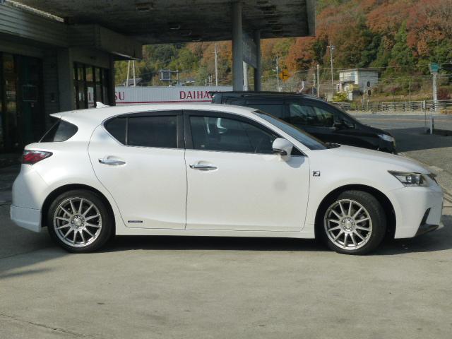 ＣＴ ＣＴ２００ｈ　バージョンＣ　後期フロントグリル　皮調シートカバー　純正ナビフルセグＴＶ　バックカメラ　シートヒーター　ビルトインＥＴＣ　ミラータイプドライブレコーダー　社外１７インチアルミ　パドルシフト　クルーズコントロール（6枚目）