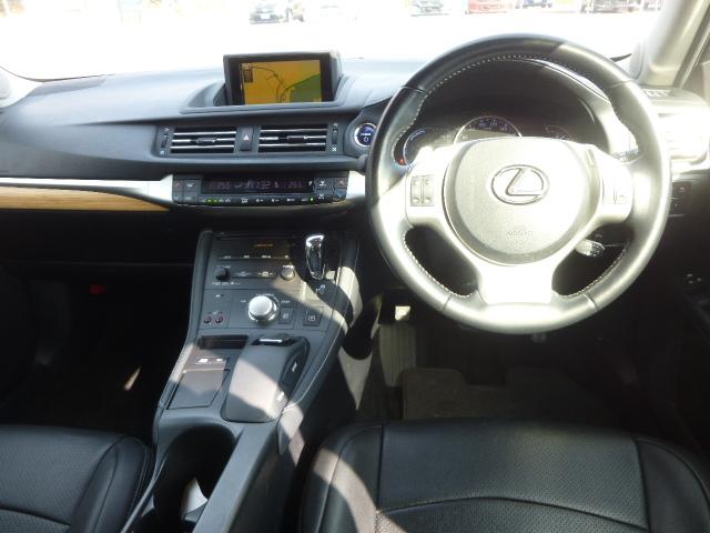 ＣＴ ＣＴ２００ｈ　バージョンＣ　後期フロントグリル　皮調シートカバー　純正ナビフルセグＴＶ　バックカメラ　シートヒーター　ビルトインＥＴＣ　ミラータイプドライブレコーダー　社外１７インチアルミ　パドルシフト　クルーズコントロール（12枚目）