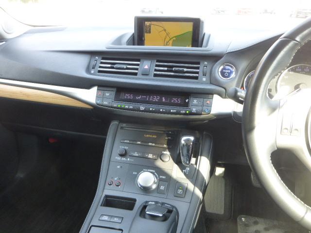 ＣＴ ＣＴ２００ｈ　バージョンＣ　後期フロントグリル　皮調シートカバー　純正ナビフルセグＴＶ　バックカメラ　シートヒーター　ビルトインＥＴＣ　ミラータイプドライブレコーダー　社外１７インチアルミ　パドルシフト　クルーズコントロール（14枚目）