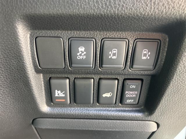 両側電動スライドドア！！荷物で手が塞がるなど簡単にドアの開閉が出来ます！何より力いらずで開閉ＯＫ！女性やお年寄りにも優しい。電動機能はＯＦＦにもできますから元気なお子様の駆け出しも安心！