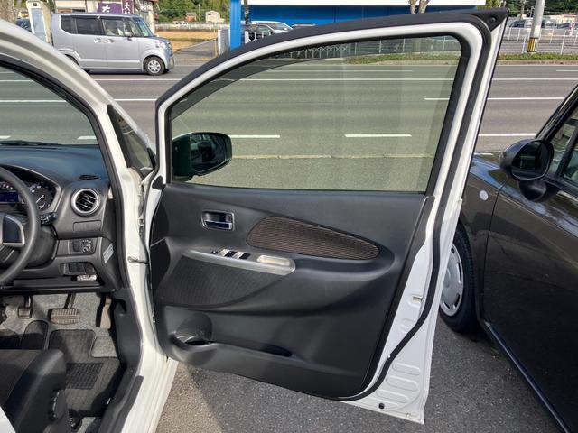 ｅＫカスタム Ｔ　ワンオーナー　禁煙車　フルセグＴＶ　バックカメラ　ミラー型バックモニター　ローダウン　オートライト　社外１５インチアルミホイール　ＣＤ／ＤＶＤ再生可　ＥＴＣ　スマートキー　プッシュスタート（9枚目）