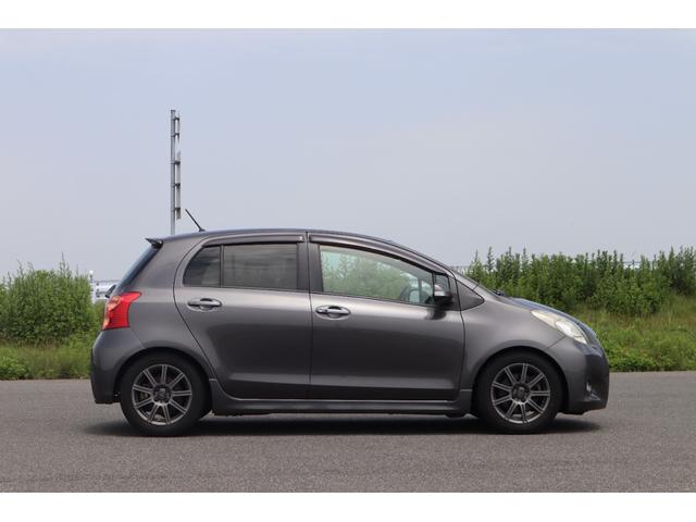 ヴィッツ ＲＳ　ＴＲＤスポーツＭ　スマートキー　５速　ＴＲＤ足回り　ＴＲＤマフラー　ＴＲＤ専用エキマニ　ＴＲＤスタートボタン（20枚目）