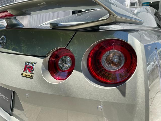ＧＴ－Ｒ プレミアムエディション　Ｔ－スペック　ＭＹ２５モデル　限定車　特別塗装色　ゴールドコーションプレート　レッド匠プレート（20枚目）