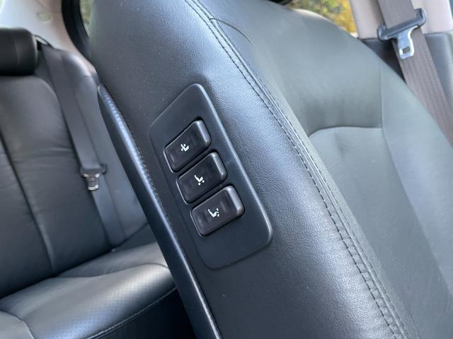 シーマ ３００Ｇグランドツーリング　ガラスサンルーフ　黒革内装　ターボ　ノーマル　８型純正ナビ　オットマン　Ｂカメラ　ＶＱ３０ＤＥＴ搭載２８０Ｐｓトルク３９．５Ｋｇｍ４．５Ｖ８ゴールドエンブレム　ＫＨ３純正ブラック　バルカンヘッドライト（18枚目）