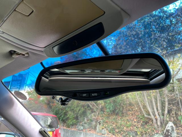 シーマ ３００Ｇグランドツーリング　ガラスサンルーフ　黒革内装　ターボ　ノーマル　８型純正ナビ　オットマン　Ｂカメラ　ＶＱ３０ＤＥＴ搭載２８０Ｐｓトルク３９．５Ｋｇｍ４．５Ｖ８ゴールドエンブレム　ＫＨ３純正ブラック　バルカンヘッドライト（21枚目）