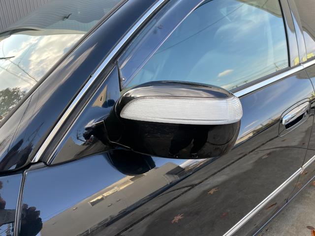 シーマ ３００Ｇグランドツーリング　ガラスサンルーフ　黒革内装　ターボ　ノーマル　８型純正ナビ　オットマン　Ｂカメラ　ＶＱ３０ＤＥＴ搭載２８０Ｐｓトルク３９．５Ｋｇｍ４．５Ｖ８ゴールドエンブレム　ＫＨ３純正ブラック　バルカンヘッドライト（27枚目）