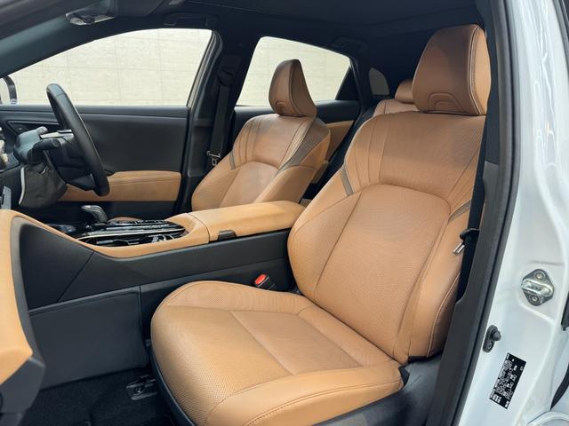 クラウンスポーツ Z Z/パノラマルーフ/ドライブレコーダー機能付きデジタルミラー/トヨタチームメイトアドバンストパーク/パノラミックビューモニター/ヘッドアップディスプレイ/置くだけ充電/BSM/サンドブラウン内装(14枚目)