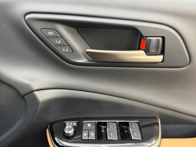 クラウンスポーツ Z Z/パノラマルーフ/ドライブレコーダー機能付きデジタルミラー/トヨタチームメイトアドバンストパーク/パノラミックビューモニター/ヘッドアップディスプレイ/置くだけ充電/BSM/サンドブラウン内装(26枚目)