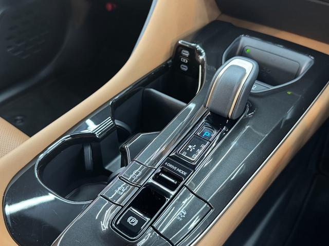 クラウンスポーツ Z Z/パノラマルーフ/ドライブレコーダー機能付きデジタルミラー/トヨタチームメイトアドバンストパーク/パノラミックビューモニター/ヘッドアップディスプレイ/置くだけ充電/BSM/サンドブラウン内装(30枚目)