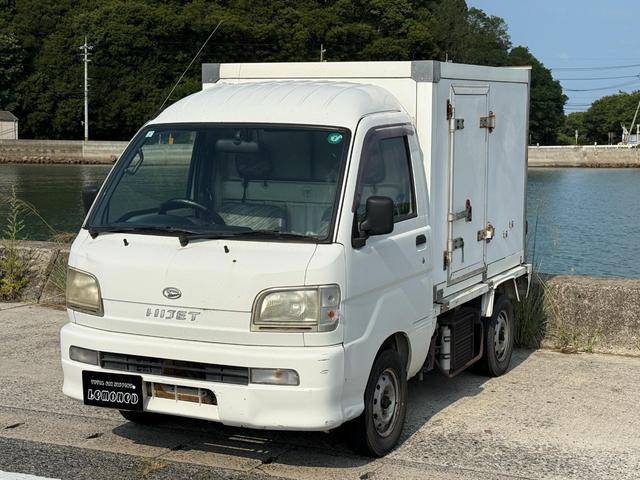 ハイゼットトラック 　冷蔵冷凍車　エアコン　パワステ　（ホワイト）　５速マニュアルミッション（3枚目）