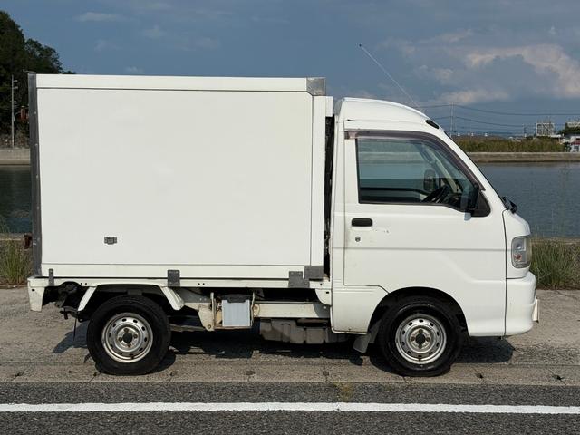 ハイゼットトラック 　冷蔵冷凍車　エアコン　パワステ　（ホワイト）　５速マニュアルミッション（4枚目）
