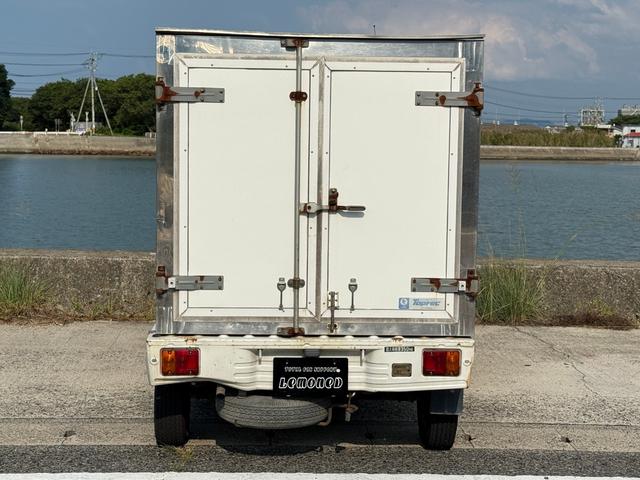 ハイゼットトラック 　冷蔵冷凍車　エアコン　パワステ　（ホワイト）　５速マニュアルミッション（6枚目）