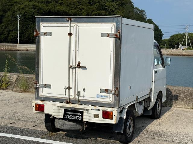 ハイゼットトラック 　冷蔵冷凍車　エアコン　パワステ　（ホワイト）　５速マニュアルミッション（7枚目）