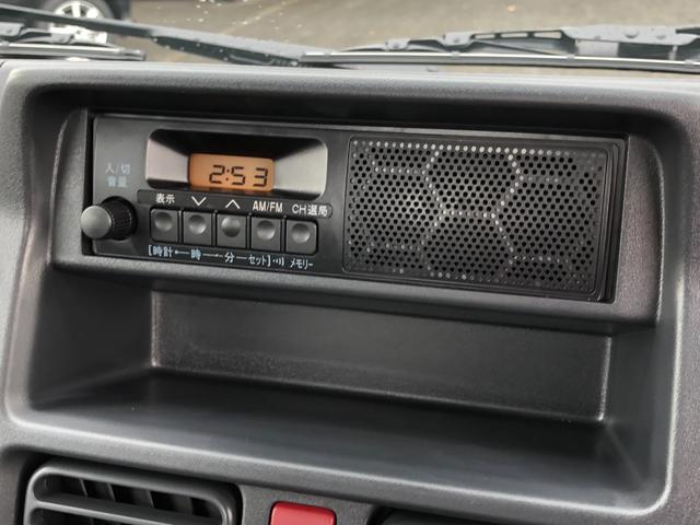 キャリイトラック ＫＣエアコン・パワステ　４ＷＤ　ＡＴ　衝突被害軽減システム　クリアランスソナー　レーンアシスト　アイドリングストップ　オートライト　ＥＳＣ　エアコン　パワーウィンドウ　軽トラック　届出済み未使用車（4枚目）