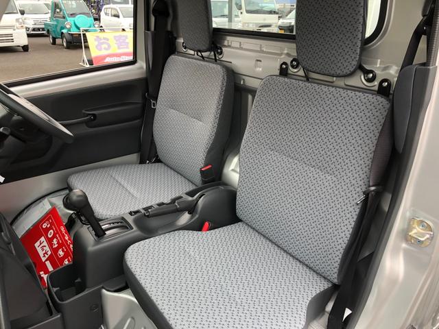 キャリイトラック ＫＣエアコン・パワステ　４ＷＤ　ＡＴ　衝突被害軽減システム　クリアランスソナー　レーンアシスト　アイドリングストップ　オートライト　ＥＳＣ　エアコン　パワーウィンドウ　軽トラック　届出済み未使用車（10枚目）