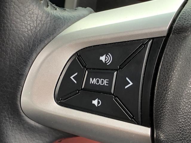 自ら操るハンドル！ドライバーの生命線です。目線を大きくそらすことなくボタンの操作を行うことができるので、安全にも配慮できますね。