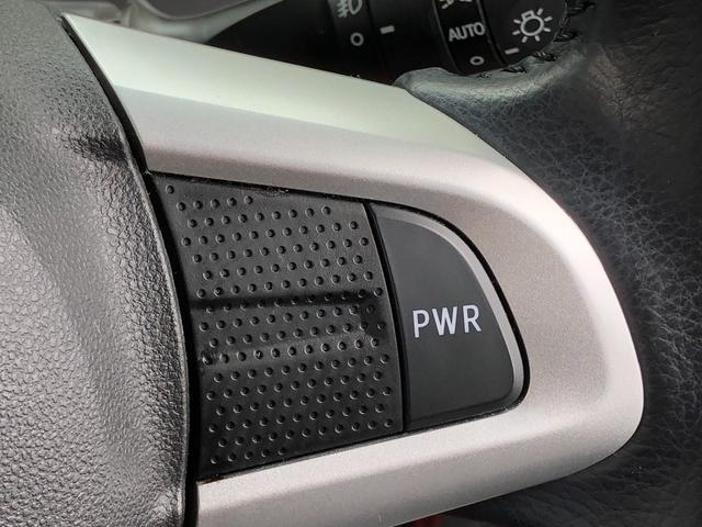 自ら操るハンドル！ドライバーの生命線です。目線を大きくそらすことなくボタンの操作を行うことができるので、安全にも配慮できますね。