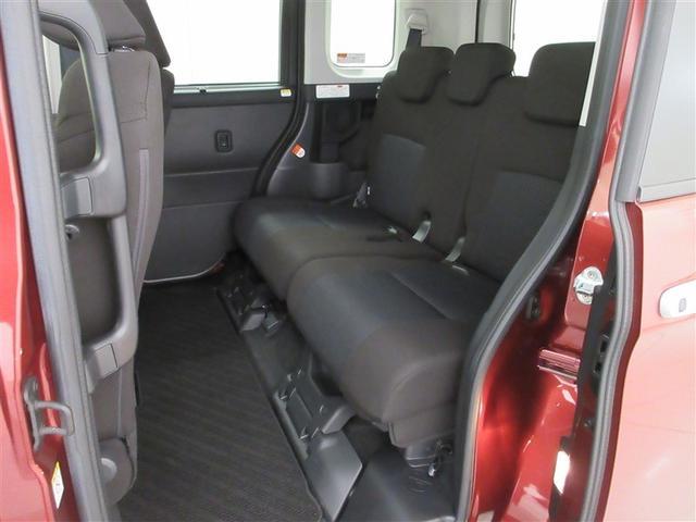 コンパクトながらリアシートもスペースをしっかり確保！徹底洗浄、消臭・除菌も実施済み。