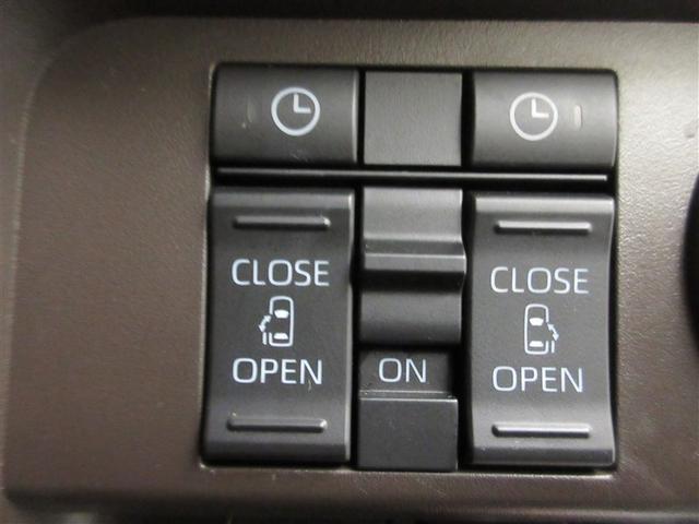 両側パワースライドドア付きだから、狭い駐車スペースなどでの乗り降りもラクラク♪小さなお子さまのいるご家庭には嬉しい装備。