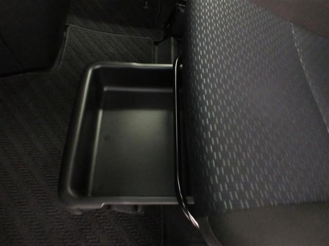 助手席シートアンダートレイ