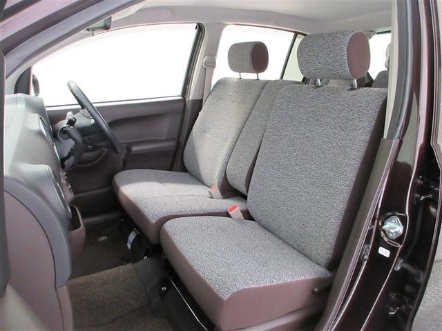 ベンチシートに座ると自分の部屋でくつろいでいるような気分になってきます。