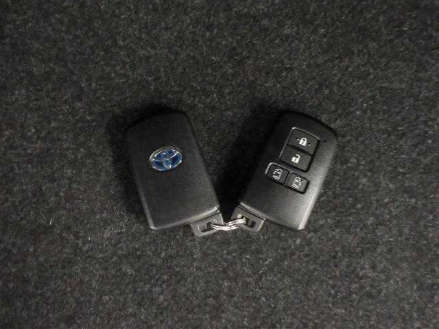 ヴォクシー ハイブリッドＺＳ　煌ＩＩＩ　フルセグ　メモリーナビ　ＤＶＤ再生　ミュージックプレイヤー接続可　バックカメラ　衝突被害軽減システム　ＥＴＣ　ドラレコ　両側電動スライド　ＬＥＤヘッドランプ　乗車定員７人　３列シート　ワンオーナー（28枚目）