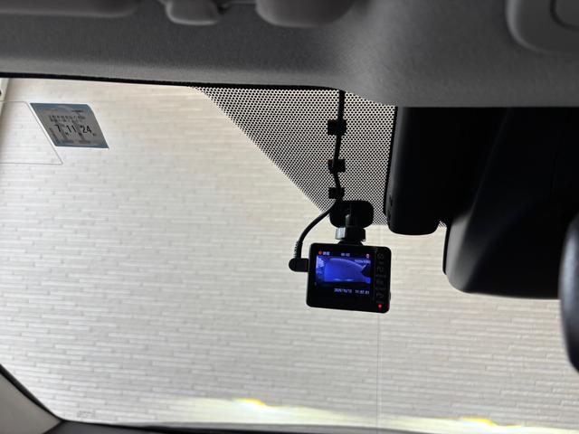 プリウス Ａプレミアム　ツーリングセレクション　ＴＲＤエアロ　モデリスタ１８インチホイール　ＴＥＩＮ車高調　純正９インチナビ　ＮＳＺＴ－Ｙ６８Ｔ　バックモニター　本革エアーシート　ＥＴＣ　クリアランスソナー　ＢＳＭ（28枚目）