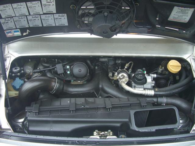 ９１１ ９１１ターボ　４ＷＤ　ターボ　ＨＩＤ　アルミホイール　革シート　パワーシート　盗難防止システム　衝突安全ボディ　ＡＢＳ　エアコン　パワーステアリング　パワーウィンドウ（3枚目）