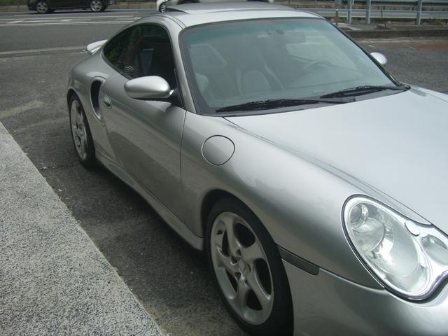 ９１１ ９１１ターボ　４ＷＤ　ターボ　ＨＩＤ　アルミホイール　革シート　パワーシート　盗難防止システム　衝突安全ボディ　ＡＢＳ　エアコン　パワーステアリング　パワーウィンドウ（6枚目）