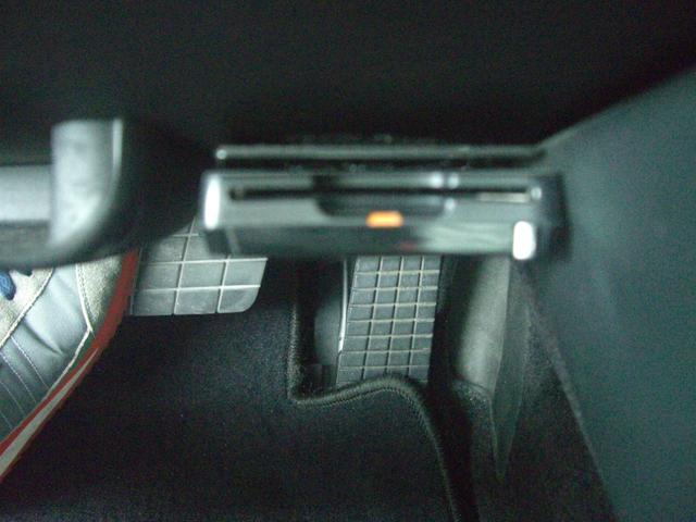 ９１１ ９１１ターボ　４ＷＤ　ターボ　ＨＩＤ　アルミホイール　革シート　パワーシート　盗難防止システム　衝突安全ボディ　ＡＢＳ　エアコン　パワーステアリング　パワーウィンドウ（10枚目）