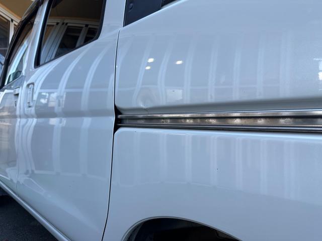 ハイゼットカーゴ デッキバンＧ　ＳＡＩＩＩ　ＡＴ車／４ＷＤ／キーレス／ＬＥＤヘッドランプ／ＬＥＤフォグランプ／社外ナビ／バックカメラ／ＥＴＣ／社外テールランプ／（17枚目）