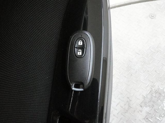 ワゴンＲ ２０周年記念車　純正ナビ　地デジＴＶ　衝突被害軽減ブレーキ　ステアリングスイッチ　スマートキー　シートヒーター　ＵＳＢ、ＨＤＭＩ、ＶＩＤＥＯポート付き　ＥＴＣ２．０　純正アルミ　アイドリングストップ（8枚目）