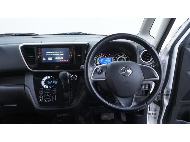 デイズルークス ハイウェイスター　ターボ　禁煙車　純正ナビ　フルセグＴＶ　ＣＤ／ＤＶＤ再生　アラウンドビューモニター　両側パワースライドドア　インテリジェントキー　プッシュスタート　革巻きハンドル　ステアリングスイッチ　チルトステアリング（3枚目）