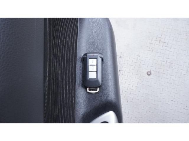 デイズルークス ハイウェイスター　ターボ　禁煙車　純正ナビ　フルセグＴＶ　ＣＤ／ＤＶＤ再生　アラウンドビューモニター　両側パワースライドドア　インテリジェントキー　プッシュスタート　革巻きハンドル　ステアリングスイッチ　チルトステアリング（15枚目）