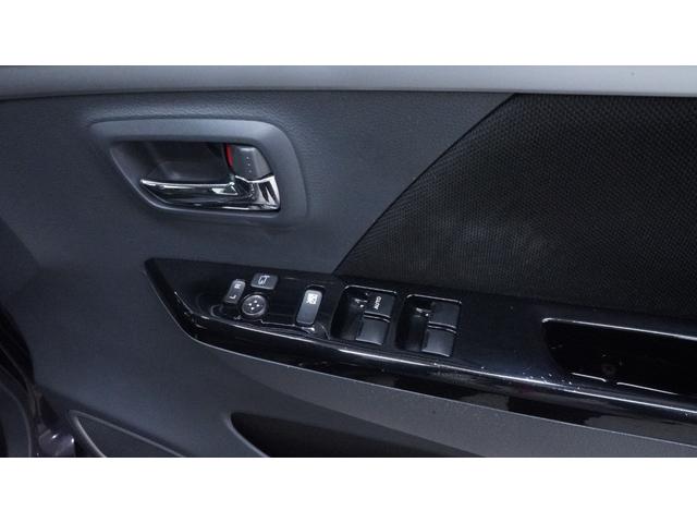 ワゴンＲスティングレー Ｘ　禁煙車　オーディオ　スマートキー　革巻きハンドル　アームレスト　チルトステアリング　シートリフター　ＨＩＤヘッドライト　ＡＵＴＯエアコン　電動格納ドアミラー　純正１４インチアルミホイール（12枚目）
