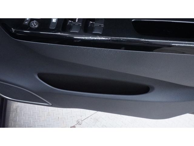 ワゴンＲスティングレー Ｘ　禁煙車　オーディオ　スマートキー　革巻きハンドル　アームレスト　チルトステアリング　シートリフター　ＨＩＤヘッドライト　ＡＵＴＯエアコン　電動格納ドアミラー　純正１４インチアルミホイール（13枚目）