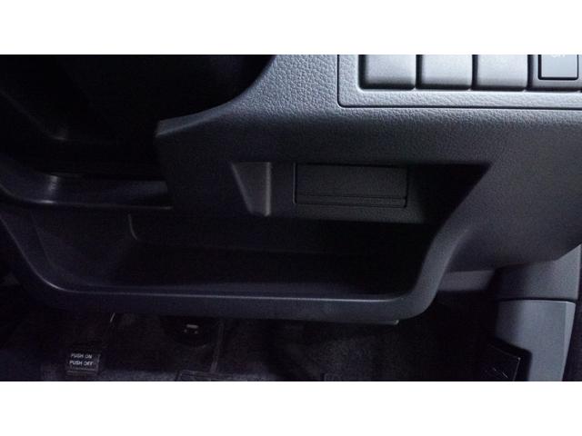 ワゴンＲスティングレー Ｘ　禁煙車　オーディオ　スマートキー　革巻きハンドル　アームレスト　チルトステアリング　シートリフター　ＨＩＤヘッドライト　ＡＵＴＯエアコン　電動格納ドアミラー　純正１４インチアルミホイール（20枚目）