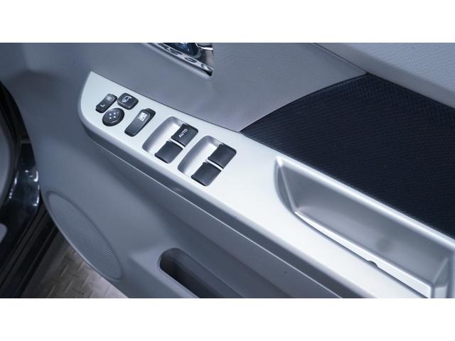 ワゴンＲ ＦＸリミテッド　禁煙車　純正オーディオ　スマートキー　革巻きハンドル　チルトステアリング　シートリフター　ヘッドライトレベライザー　電動格納ドアミラーウィンカー　ＡＵＴＯエアコン（12枚目）