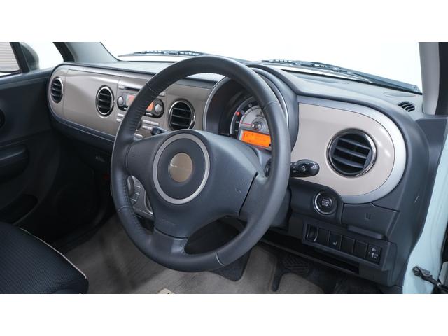 アルトラパン １０ｔｈアニバーサリーリミテッド　禁煙車　スマートキー　プッシュスタート　革巻きハンドル　ＡＵＴＯエアコン　ベンチシート　アームレスト（15枚目）