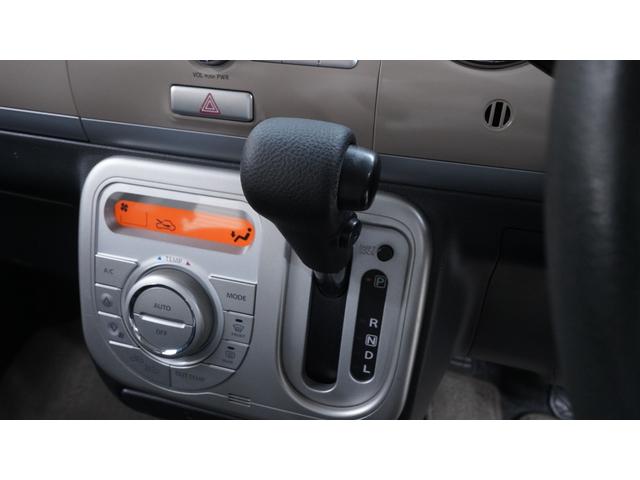 アルトラパン １０ｔｈアニバーサリーリミテッド　禁煙車　スマートキー　プッシュスタート　革巻きハンドル　ＡＵＴＯエアコン　ベンチシート　アームレスト（22枚目）