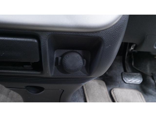 アルトラパン １０ｔｈアニバーサリーリミテッド　禁煙車　スマートキー　プッシュスタート　革巻きハンドル　ＡＵＴＯエアコン　ベンチシート　アームレスト（23枚目）