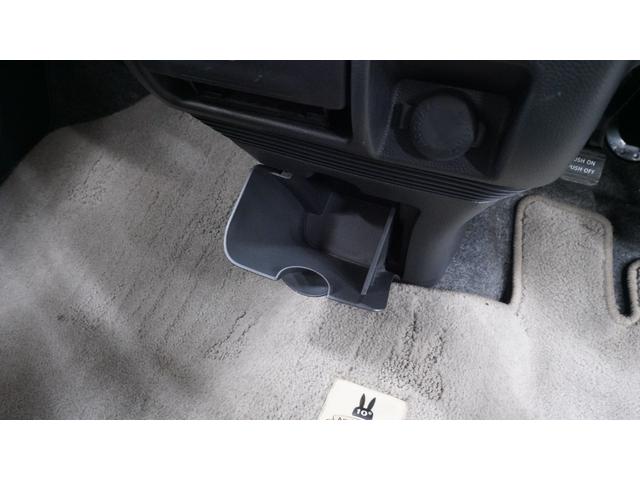 アルトラパン １０ｔｈアニバーサリーリミテッド　禁煙車　スマートキー　プッシュスタート　革巻きハンドル　ＡＵＴＯエアコン　ベンチシート　アームレスト（25枚目）