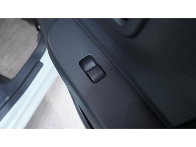 アルトラパン １０ｔｈアニバーサリーリミテッド　禁煙車　スマートキー　プッシュスタート　革巻きハンドル　ＡＵＴＯエアコン　ベンチシート　アームレスト（26枚目）