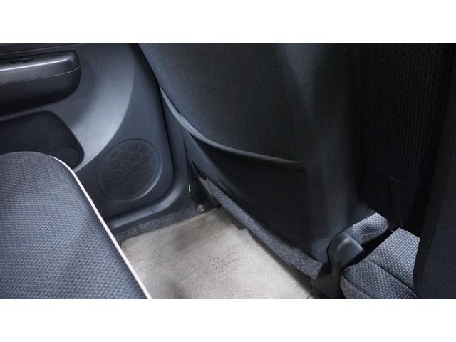 アルトラパン １０ｔｈアニバーサリーリミテッド　禁煙車　スマートキー　プッシュスタート　革巻きハンドル　ＡＵＴＯエアコン　ベンチシート　アームレスト（40枚目）