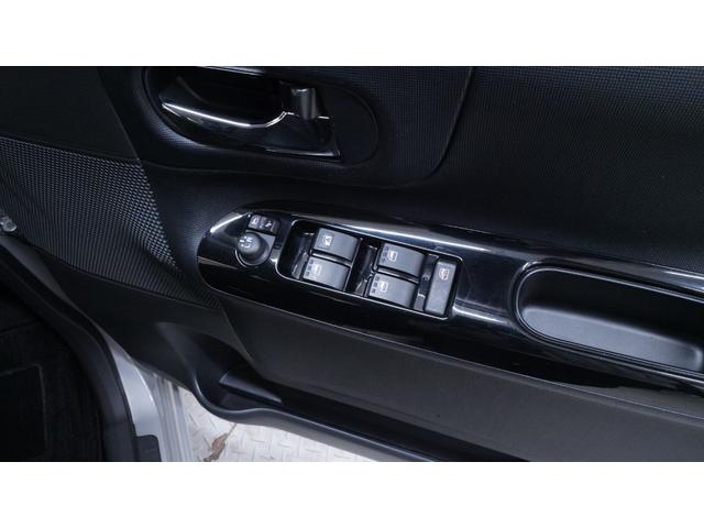 ムーヴキャンバス Ｇメイクアップ　ＳＡＩＩ　禁煙車　純正ナビ　フルセグＴＶ　Ｂｌｕｅｔｏｏｔｈ対応　ＣＤ／ＤＶＤ再生　両側パワースライドドア　革巻きハンドル　ＡＵＴＯエアコン　ステアリングスイッチ　電動格納ドアミラー　スマートキー（13枚目）