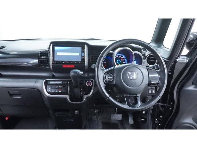 N-BOXカスタム G SSパッケージ 禁煙車 Gathers’ナビ 地デジTV CD/DVD再生 Bluetooth バックカメラ スマートキー 両側パワースライドドア 電動格納ドアミラーウィンカー ベンチシート アイドリングストップ(3枚目)