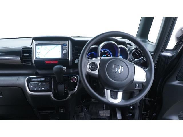 Ｎ－ＢＯＸ＋カスタム Ｇ・Ｌパッケージ　禁煙車　純正ナビ　地デジＴＶ　ＣＤ／ＤＶＤ再生　バックカメラ　パワースライドドア　スマートキー　アームレスト　ＨＩＤヘッドライト　　電動格納ドアミラーウィンカー　アイドリングストップ　ＥＴＣ（3枚目）