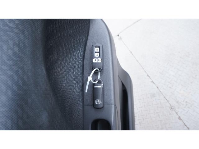 Ｎ－ＢＯＸカスタム Ｇ・ターボパッケージ　禁煙車　ターボ　ナビ装着車スペシャルパッケージ　ストラーダナビ　フルセグＴＶ　ＣＤ／ＤＶＤ再生　Ｂｌｕｅｔｏｏｔｈ接続　両側パワースライドドア　ＨＩＤヘッドライト　電動格納ドアミラー　ＥＴＣ（15枚目）