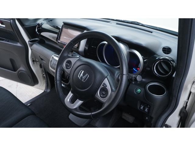 Ｎ－ＢＯＸカスタム Ｇ・ターボパッケージ　禁煙車　ターボ　ナビ装着車スペシャルパッケージ　ストラーダナビ　フルセグＴＶ　ＣＤ／ＤＶＤ再生　Ｂｌｕｅｔｏｏｔｈ接続　両側パワースライドドア　ＨＩＤヘッドライト　電動格納ドアミラー　ＥＴＣ（17枚目）